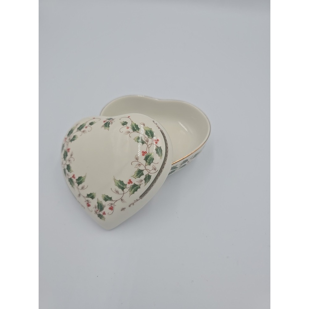 Christmas Holly Holiday Heart Shaped Trinket Jewelry Ring Soap Box